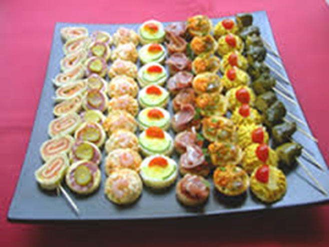 CANAPÉS VARIADOS