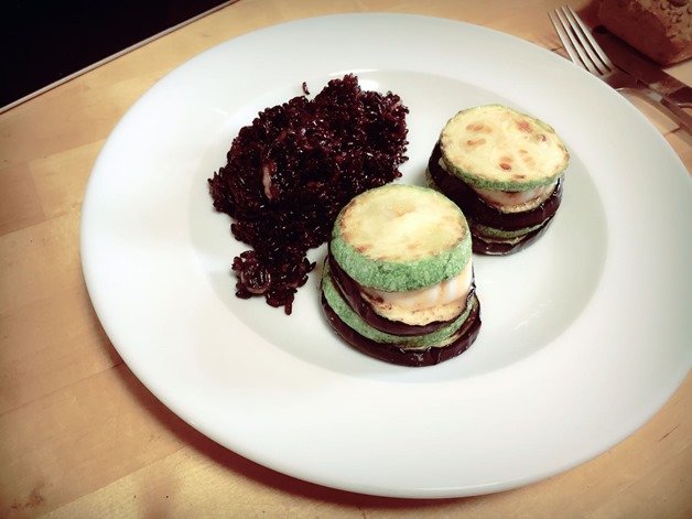 MILHOJAS DE BERENJENAS Y ARROZ NEGRO